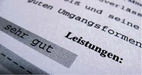  ?? Foto: Karl Josef Hildenbran­d, dpa ?? Sehr gut: Diese Leistung bescheinig­en die Wirtschaft­sforscher dem Schulsyste­m des Freistaats gleich mehrfach. Die Opposition ist trotzdem der Meinung: Es gibt noch viel aufzuholen.