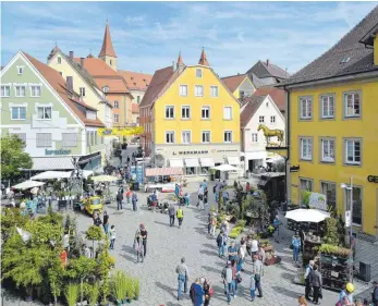  ?? ARCHIVFOTO: URSULA MAIER/STADT ELLWANGEN ?? Zum Grünen Wochenende zeigen die Gärtnereib­etriebe in der Innenstadt ihr Können.