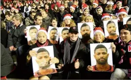  ?? (Photo Patrick Blanchard) ?? En décembre , le peuple de Toulon s’est levé pour manifester son soutien à Delon Armitage, victime d’une suspension injuste récoltée après son passage au Welford road stadium.