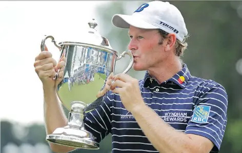  ?? CHUCK BURTON/THE ASSOCIATED PRESS ?? Brandt Snedeker kisses the championsh­ip trophy on Sunday after closing with a 65 to record a three-stroke win in the Wyndham Championsh­ip in Greensboro, N.C.