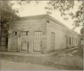  ?? Courtesy photos /Tuolumne County Historical Societytp 1050,TP 2676 ?? D.O. Mills Building, taken between 1900 and 1915 (above). Fulton Street wall of the D.O. Mills Building showing the Columbia Drug Store sign painted on the bricks. A faint shadow of this sign can still be seen.