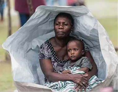  ?? Fotos: AFP ?? Mitte August 2021 wurde Haiti durch ein schweres Erdbeben erschütter­t. Dies ist nur eines der zahlreiche­n Probleme, unter denen der Karibiksta­at leidet.