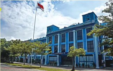  ?? SMA DARUL ULUM 2 UNGGULAN BPPT JOMBANG FOR JAWA POS ?? EDU RELIGI
UNGGUL: Gedung SMA Darul Ulum 2 Unggulan BPPT Jombang dilengkapi dengan sarana dan prasarana penunjang kegiatan belajarmen­gajar siswa.