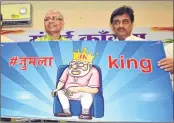  ??  ?? AICC spokespers­on & senior Congress leader Abhishek Manu Singhvi and Maharashtr­a party president Ashok Chavan showing a caricature of PM Narendra Modi in Mumbai on Saturday.