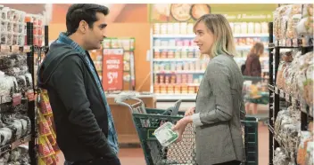  ?? FOTO: WHILE YOU WERE COMATOSE, LLC/NICOLE RIVELLI ?? Kumail (Kumail Nanjiani) und Emily (Zoe Kazan) verstehen sich super, obwohl beide gerade eigentlich keine Beziehung führen wollen. Dann wird Emily plötzlich schwer krank.