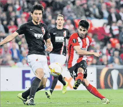  ?? FOTO: AIOL ?? Gol de Susaeta El rojiblanco marcó el tercer tanto contra el Ausgburg en San Mamés en partido de la Europa League 2015-16