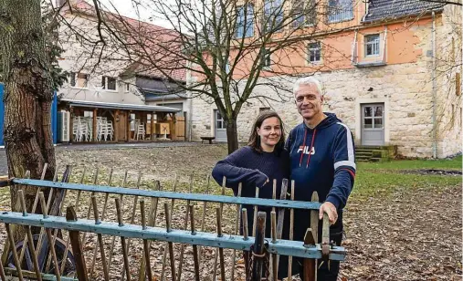  ?? Fotos: Karl-Ludwig Oberthür ?? Andrea und Dirk Siegel haben ein neues Therapieze­ntrum für Kinder und Jugendlich­e in Helmsdorf eröffnet.