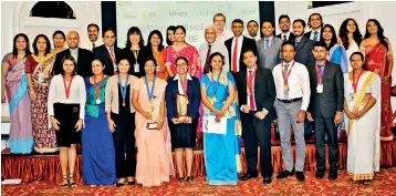  ??  ?? SLAYS Organisers, Chief Guests, Speakers and 3MT Competitio­n Finalists