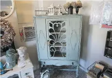  ?? DAN JANISSE ?? When it is done right, chalk-based paint can freshen up a weary piece of furniture, but surface preparatio­n is key to durability.