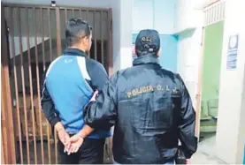  ??  ?? El sujeto, de apellidos Espinoza Martínez, fue detenido este lunes a las 11 p. m. en el mismo lugar donde habría ocurrido el crimen.