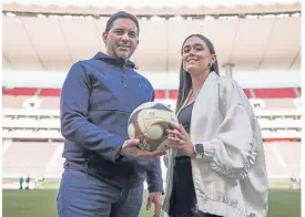  ?? ?? LIDERAN. José María Aldrete y Ainara Zatarain han detallado todo lo que viene para el Estadio AKRON.