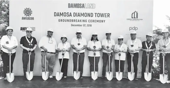  ?? FOTO / JUAN DELA CRUZ ?? GROUNDBREA­KING. Damosa Land Inc. officials led by its vice president Ricardo F. Lagdameo breaks ground on Friday its newest project - the Diamond Tower. It is a 15-storey building for commercial spaces which is set to be completed by 2020..SUNSTAR