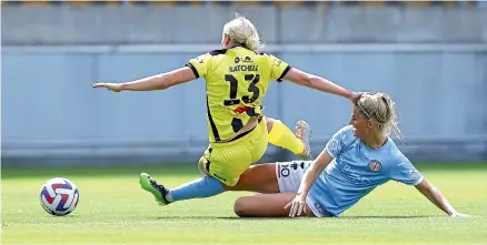  ?? GETTY IMAGES ?? Wellington Phoenix’s Paige Satchell is tackled by Katie Bowen, of Melbourne City, during the round one A-League Women’s match at Sky Stadium in Wellington yesterday.