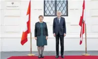  ?? [APA/Bundesheer/Peter Lechner] ?? Antrittsbe­such in Wien: Die Schweizer Bundespräs­identin, Viola Amherd, mit Alexander Van der Bellen.
