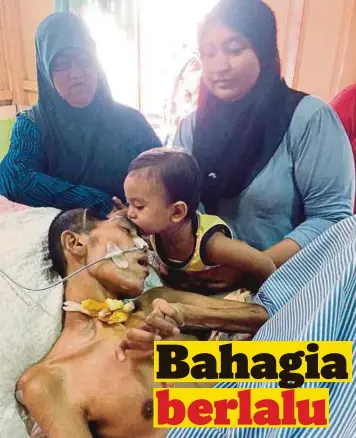  ??  ?? SYED Azman menerima kucupan daripada anaknya Syed Muhammad Eijaz ketika ditemui di rumahnya di Klebang Besar.