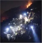  ?? AAMIR QURESHI/AFP ?? Pakistani soldiers and volunteers search for victims from the wreckage of the crashed plane on Wednesday.