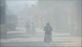  ?? SAKIB ALI/HT PHOTO ?? As part of Grap measures, Ghaziabad municipal corporatio­n has chalked out a plan for mechanised sweeping of roads and water sprinkling on all the major stretches in the city.