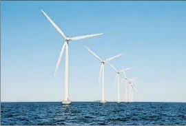  ?? FRANCIS DEAN/GETTY IMAGES) ?? Parque eólico sobre el mar en Dinamarca
