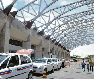  ?? Romildo de Jesus - 3.fev.2016/Futura Press/Folhapress ?? Obras no aeroporto internacio­nal de Salvador, que será concedido à iniciativa privada