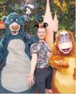  ??  ?? Warm welcome: Damon Smith celebratin­g with Baloo and King Louie at Disneyland Paris