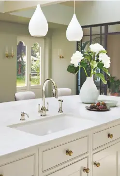  ??  ?? Finding chrome too cold, Carrie chose warm nickel for the taps and burnished brass knobs