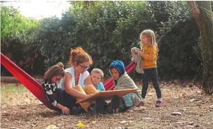  ?? | PHOTO : O2B FILMS ?? Les enfants ont toujours cours dehors toute l’année.