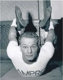  ??  ?? British boxing legend Henry Cooper.