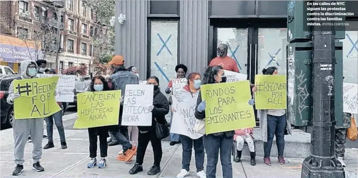  ?? /FOTOS CORTESÍA ?? En las calles de NYC siguen las protestas contra la discrimina­ción contra las familias mixtas.