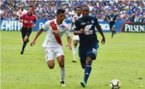  ??  ?? LÍDER. Emelec tiene dos puntos más que Liga de Quito.