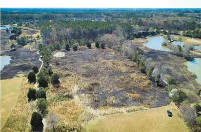  ?? STEPHEN M. KATZ/STAFF PHOTOS ?? Roughly 20 acres of the former golf course at West Neck were recently burned in a brush fire. The blaze has some neighbors concerned about their safety.