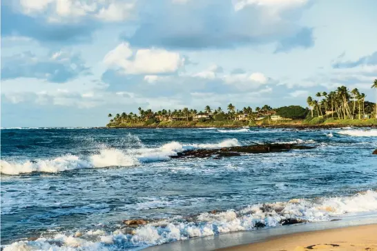  ?? Dreamstime/TNS ?? The scenic coastline attracts visitors on the west side of Maui Island, Hawaii.