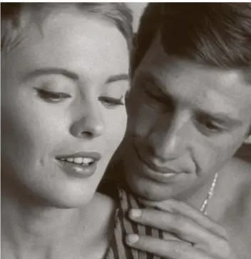  ?? FOTOS (2): DPA/JEAN-CHRISTOPHE BOTT/DPA ?? Jean Seberg und Jean-Paul Belmondo in „Außer Atem“.