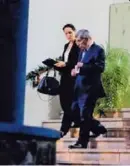  ?? LN ?? Arias llegó a la Fiscalía junto a su esposa, Suzanne Fischel.