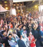  ?? PHOTO: SHIVAM SAXENA/HT ?? Last Friday, a large gathering assembled at DLF Cyber Hub to enjoy the performanc­e by Indian Ocean