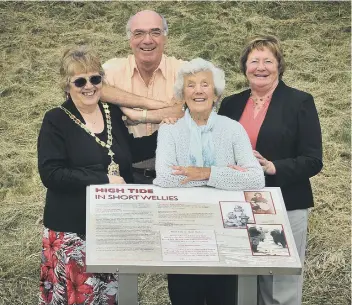  ?? Pictures: Richard Ponter 162918a ?? Above left, the Fisherman statue. Above right, Maureen Robinson at the new informatio­n board with, from left, Filey mayor Sue Bosomworth, Cllr Mike Cockerill and town clerk Gina Robinson.