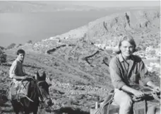  ?? JAMES BURKE/THE LIFE PICTURE COLLECTION/GETTY IMAGES FILE PHOTO ?? Marianne Ihlen, right, and Leonard Cohen trekked around Hydra in 1960.