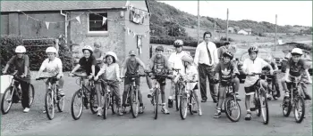  ?? B28twe04 ?? Kildonan Fun Week got under way on Sunday with a nature walk but the first vigorous activity was the junior mountain bike treasure hunt. A good number of youngsters set out with enthusiasm to seek their quarry.