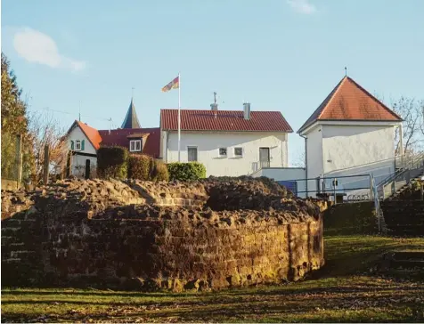  ?? Foto: Ralph Manhalter ?? Im Archäologi­schen Park in Kellmünz gibt es heute noch römische Spuren. Um das Jahr 297 nach Christus ließen die Römer dort ein Kastell errichten, um sich vor den ger manischen Stämmen zu schützen.