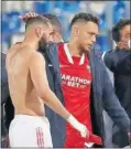  ??  ?? Benzema y Ocampos, ayer.