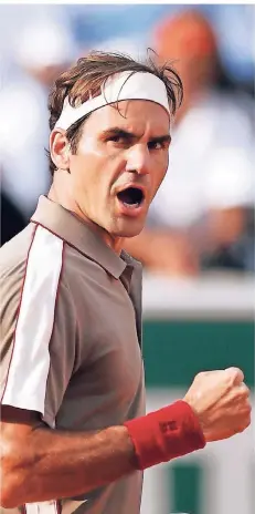  ?? FOTO: REUTERS/BENOIT TESSIER ?? Sieger-Faust nach dem Match: Roger Federer freut sich über seinen Viertelfin­al-Sieg gegen Stanislas Wawrinka.
