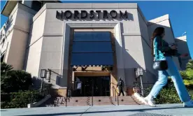  ?? Photograph: Gina Ferazzi/Los Angeles Times/Rex/Shut- ?? A security guard patrols outside Nordstrom after an attempted smash-and-grab robbery on Monday night in Los Angeles.