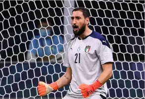  ?? AFP ?? Donnarumma comenzó tarde la temporada pues estaba de vacaciones después de declararse campeón en la Eurocopa.