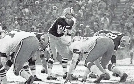  ?? AP ?? Packers quarterbac­k Bart Starr completed 14 of 21 passes for 191 yards and two TDs in the 1967 NFL Championsh­ip Game against the Cowboys at Lambeau Field in the “Ice Bowl.” He’ll be remembered most for his 1-yard plunge to win the game.