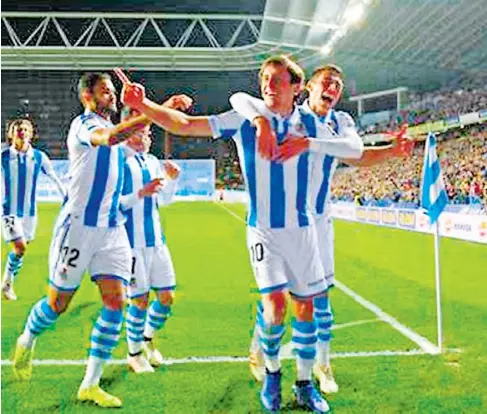  ?? @RealSocied­ad ?? La Real Sociedad avanza sin problemas en la Copa del Rey.