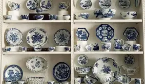  ?? ?? A collection of First Period Worcester blue and white porcelain from the Donald Church and Michael Godfrey