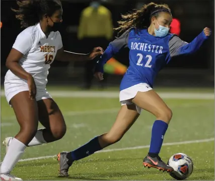  ?? PHOTOS BY KEN SWART — FOR MEDIANEWS GROUP ?? Rochester’s Kendall Jackson (22) dribbles the ball as FH Mercy’s Luwam Abraha (16) defends during the match played on Friday at Rochester High School. The Falcons defeated the Marlins 4-2.