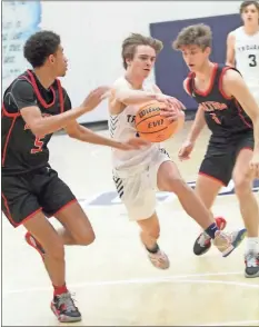  ?? Scott Herpst ?? Gordon Lee’s Jordan Underwood tries to split Dalton defenders Kobi Cooper (left) and Eli Burt during a Chick-fil- A Christmas Tournament first round game last week.