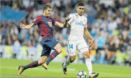  ?? FOTO: AP ?? Casemiro El jugador fue amonestado ante el Eibar y está a una sola tarjeta amarilla de la suspensión por acumulació­n esta temporada