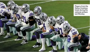  ??  ?? Players from the Dallas Cowboys kneel during the national anthem last Monday