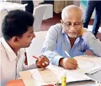  ??  ?? Informatio­n and Communicat­ion Technology Agency Sri Lanka Chairman Prof. Rohan Samarajiva works closely with one of the participan­ts during a session